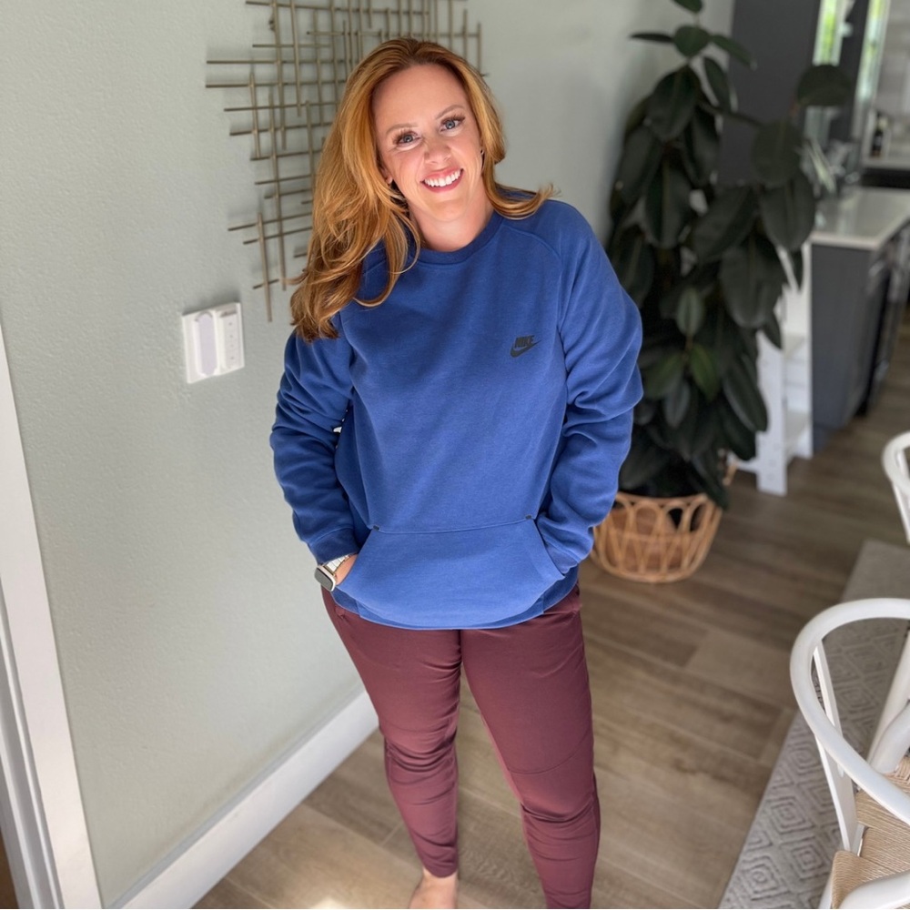 NIKE CREW NECK SWEATSHIRT | Front pocket | Medium | Royal Blue | Athleisure cozy